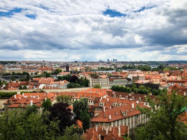 Prag şehrinin panoramik görüntüsü