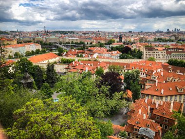 Prag şehrinin panoramik görüntüsü