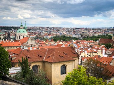 Prag şehrinin panoramik görüntüsü
