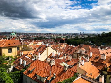 Prag şehrinin panoramik görüntüsü