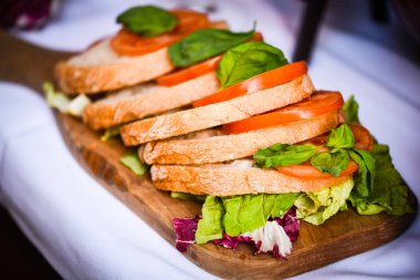 İtalyan panini. Taze malzemelerle yakın plan.