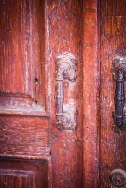 Roma 'nın tarihi sokaklarında antik kapılar kapanıyor.