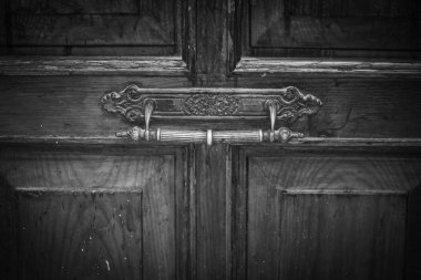 Roma 'nın tarihi sokaklarında antik kapılar kapanıyor.