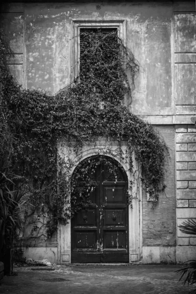 Portas Antigas Fechar Dentro Das Ruas Históricas Roma — Fotografia de Stock