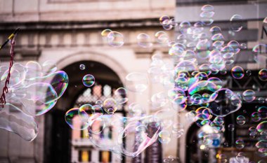 Roma 'da İtalyan sokaklarında sabun köpükleri