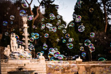 Roma 'da İtalyan sokaklarında sabun köpükleri