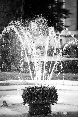 Paris 'in su kaynağını kapatın.