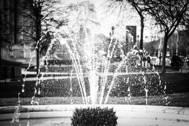 Paris 'in su kaynağını kapatın.