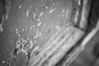 Eski kapılar kapanıyor.