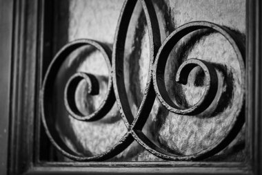 Roma 'nın tarihi sokaklarındaki antik kapılar