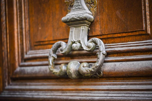 Alte Türen Schließen Sich Den Historischen Straßen Von Rom — Stockfoto