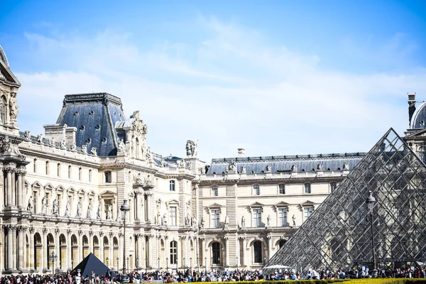 Símbolo Cultura Parisina Museo Louvre Piramida —  Fotos de Stock