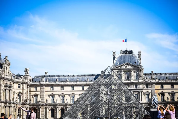 Parisian Culture Symbol Μουσείο Λούβρου — Φωτογραφία Αρχείου