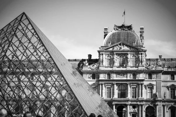 Símbolo Cultura Parisina Museo Louvre Piramida —  Fotos de Stock