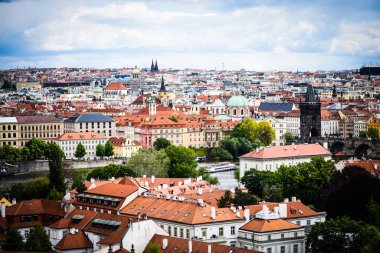 Prag şehrinin panoramik görünüm