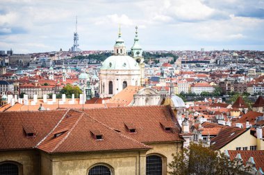 Prag şehrinin panoramik görünüm