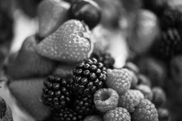 Fresh Berries Close Strawberries Blueberries Red Berries Raspberry Black Berries — 스톡 사진