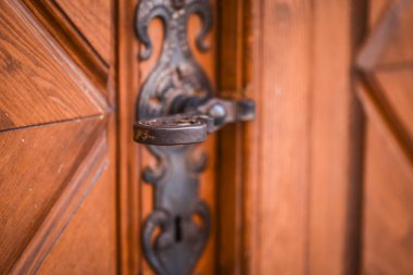 Prag sokaklarındaki tarihi kapıları kapatın.