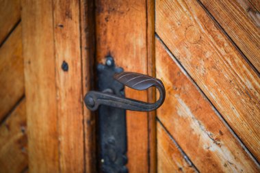 Prag sokaklarındaki tarihi kapıları kapatın.