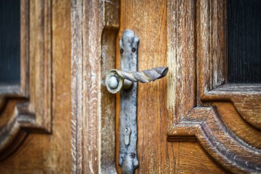 Prag sokaklarındaki tarihi kapıları kapatın.