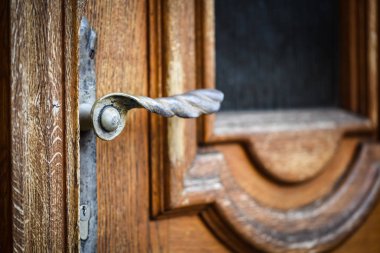 Prag sokaklarındaki tarihi kapıları kapatın.