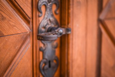 Prag sokaklarındaki tarihi kapıları kapatın.