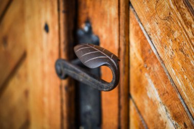 Prag sokaklarındaki tarihi kapıları kapatın.