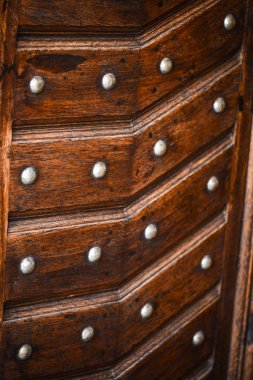 Prag sokaklarındaki tarihi kapıları kapatın.