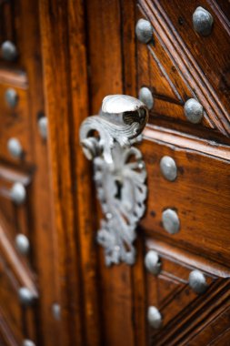 Prag sokaklarındaki tarihi kapıları kapatın.