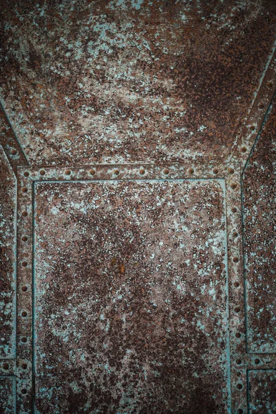 Prag sokaklarındaki tarihi kapıları kapatın.