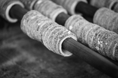 Tarçınlı, şekerli ve cevizli geleneksel czech tatlısı 