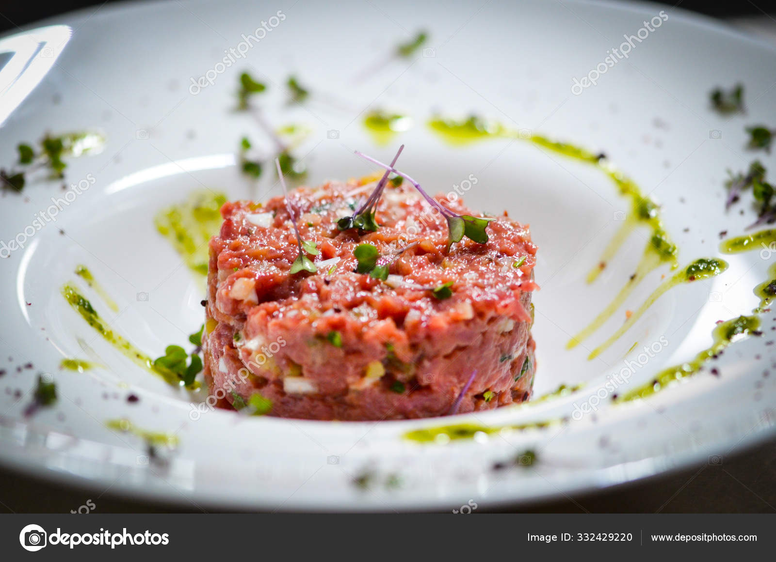 Свежая Говядина Татарское Блюдо Вкусными Овощами Стоковое Фото.