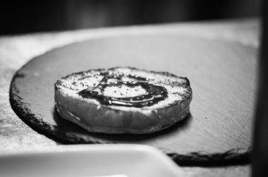 Taze malzemeli ev yapımı hamburgerler