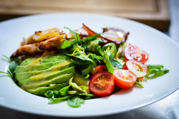 Abacate Fresco Salada Frango — Fotografia de Stock