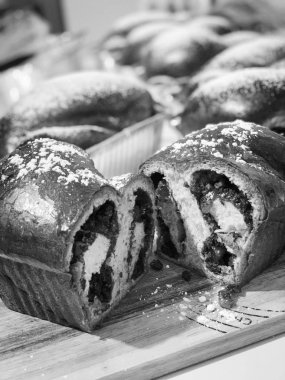 Romanya 'nın geleneksel sünger keki manzarayı kapatır