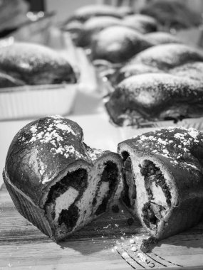 Romanya 'nın geleneksel sünger keki manzarayı kapatır