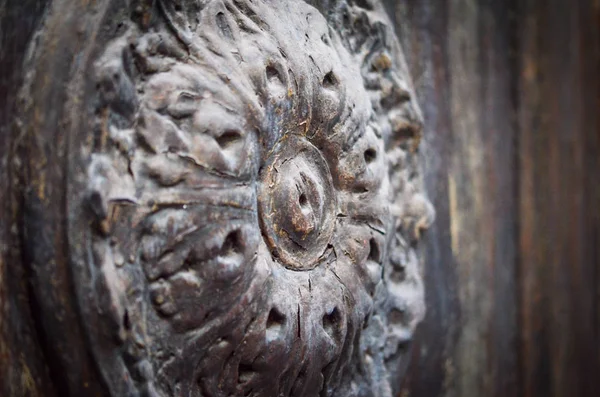 Gamla Antika Dörrar Från Trä Och Designade Knoppar — Stockfoto