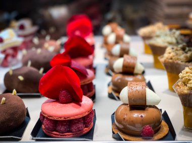 Ev yapımı lezzetli mini kekler.