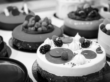 Ev yapımı lezzetli mini kekler.