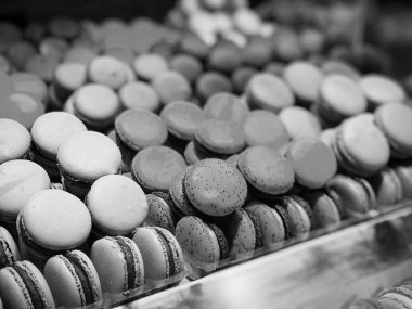 Lezzetli Fransız kurabiyelerinin karışımı.