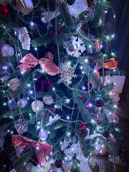 Schöner Weihnachtsbaum Aus Nächster Nähe — Stockfoto