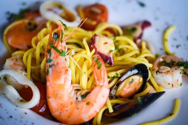 Espaguete Italiano Delicioso Com Comida Fresca Mar Especiarias — Fotografia de Stock