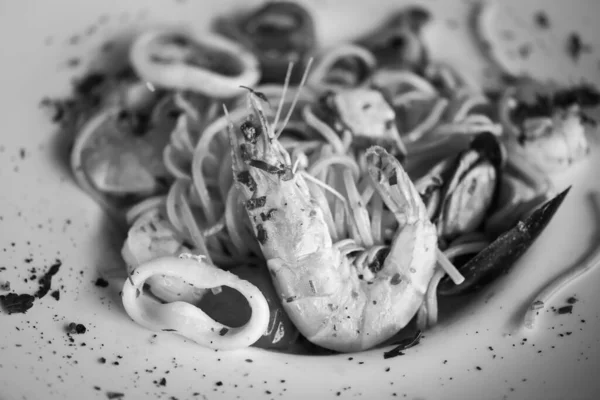 Délicieux Spaghettis Italiens Aux Fruits Mer Frais Épices — Photo