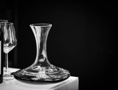 Kristal şarap sürahisi. Yaklaş.