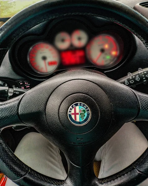 Alfa Romeo 147 car steering wheel. car interior details — Stock Photo, Image