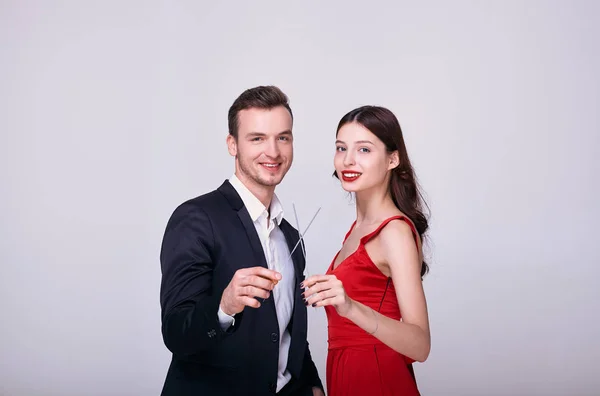 Seksowna Elegancka Para Piękna Kobieta Blisko Mężczyzny Dziewczyna Czerwonej Sukience — Zdjęcie stockowe