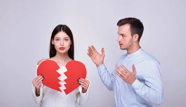 A young couple in love breaks the relationship. — Stock Photo, Image