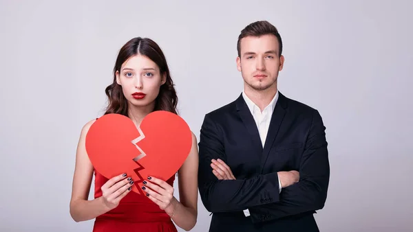 Retrato de agradable dulce encantadora encantadora pareja coqueta en el fondo . —  Fotos de Stock