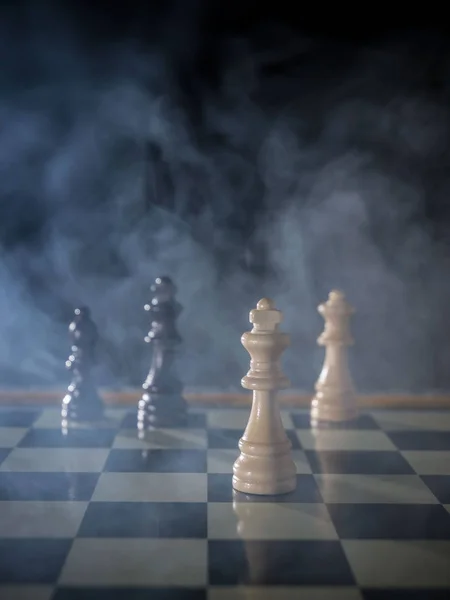 Satranç tahtası savaş, savaş ve strateji konsepti. 