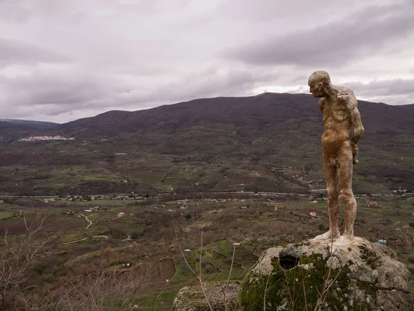 El Torno, Caceres, İspanya; 12 Ocak 2018: İspanya İç Savaşı 'nın unutulmuş anıtlarının portresi. Jerte Vadisi.